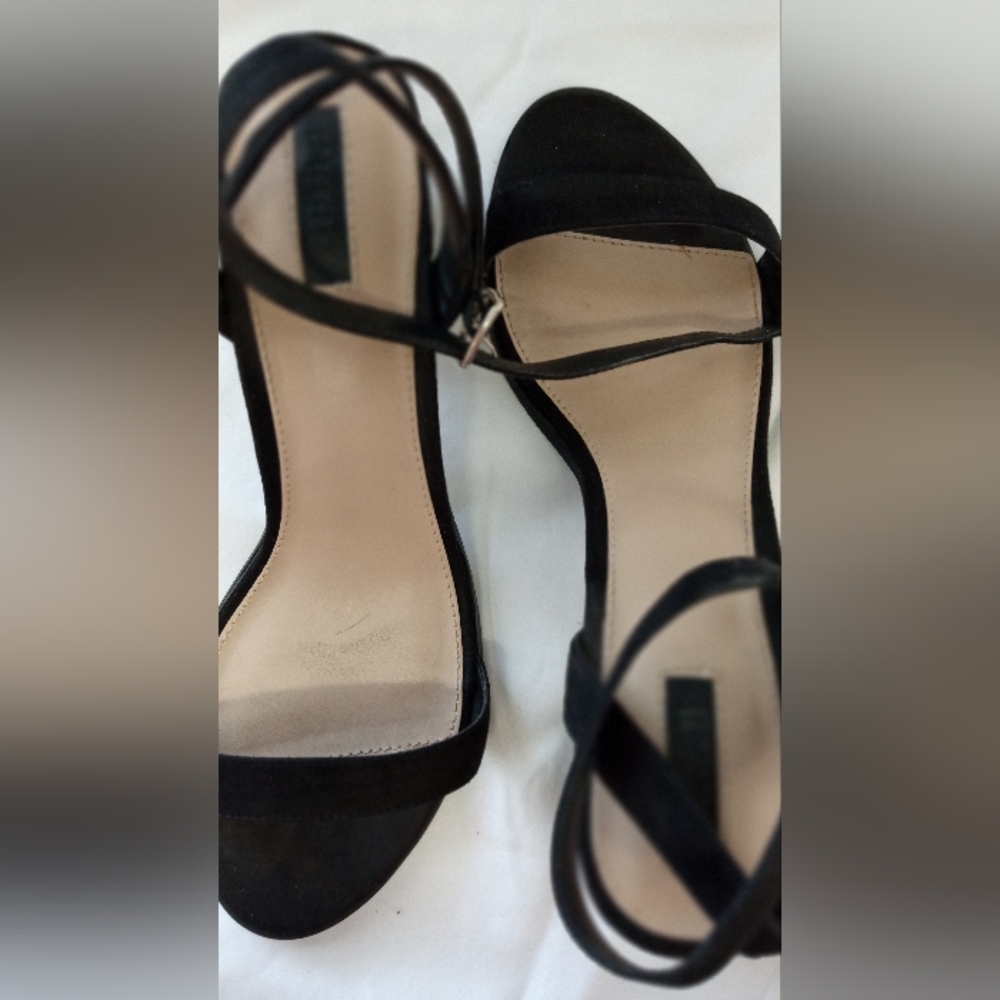 Shoes - Picture 4 of 5